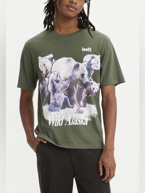 Levi's | NWOT Green Wild Alaska Bear Graphic Relaxed Tee | L